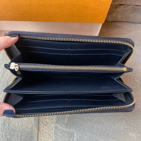 Louis Vuitton Limited Edition Stephen Sprouse Black Vernis Zippy Wallet - Picture 8 of 11